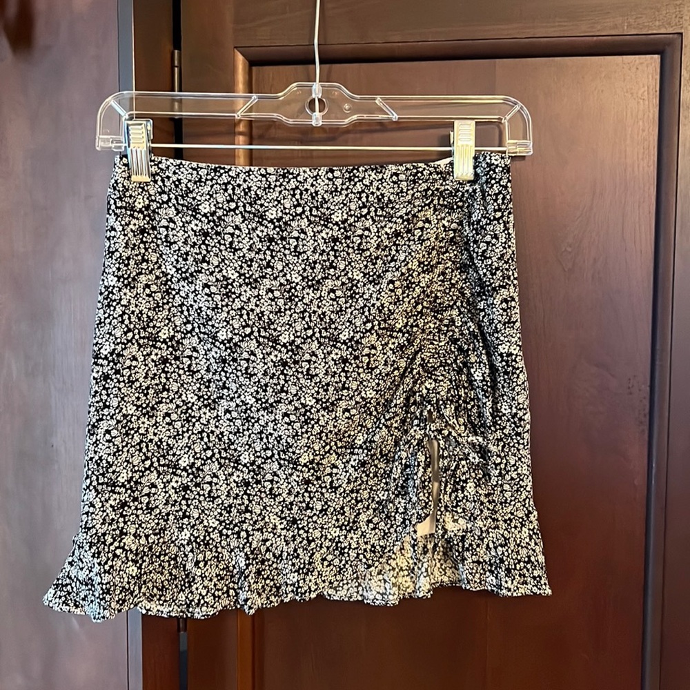 Forever 21 Black and White Floral Mini Skirt